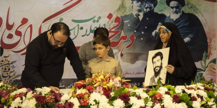 سومین شب برنامه «ایران 45» به شهدای ترور تقدیم شد