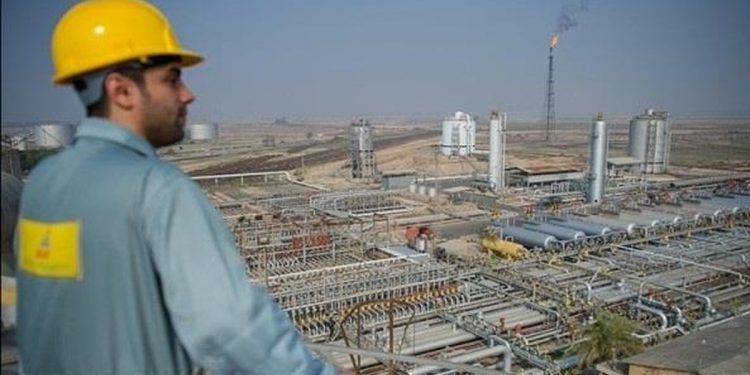 اعتراض به انحصار تعدیل مدرک دکترا در صنعت نفت برای مدیران خاص