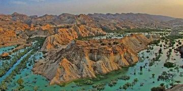 هشدار اهالی و فعالان اجتماعی درباره ترک بدنه سد گوران هرمزگان و خطر سیل